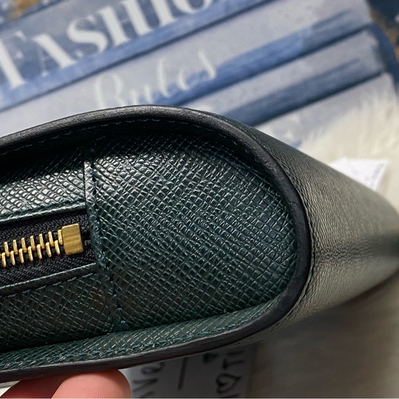 💕💕💕SOLD💕💕💕
🤩🤩🤩ORSAY TAUGA GREEN CLUTCH🤩🤩🤩 - Picture 3 of 16